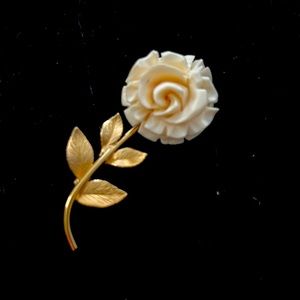 Vtg Karen Lynne 12K GF Brooch Off White Rose Carved Flower Textured Leaves Gold